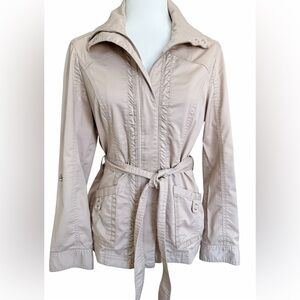 WHBM Tan Beige Neutral Trench Jacket Coat Size 6 Belted Zip Front Ruffle Detail